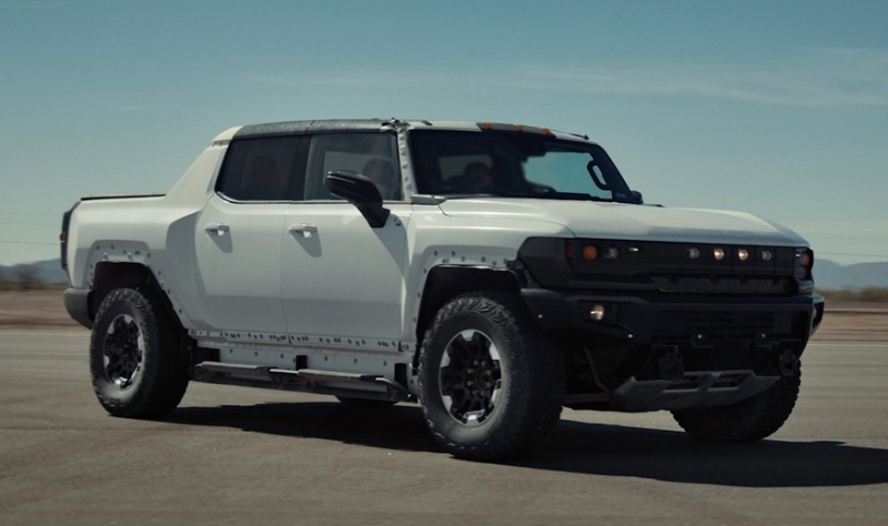 GMC показала, на что способен пикап Hummer в режиме Watts to Freedom