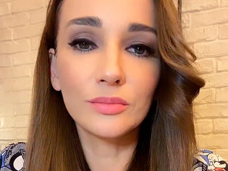 «Горячо»: в Сеть попали голые постельные фото Анфисы Чеховой