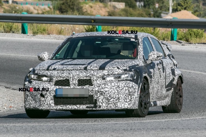 Honda тестирует Civic Type R нового поколения: хэтчбек проехался на камеру