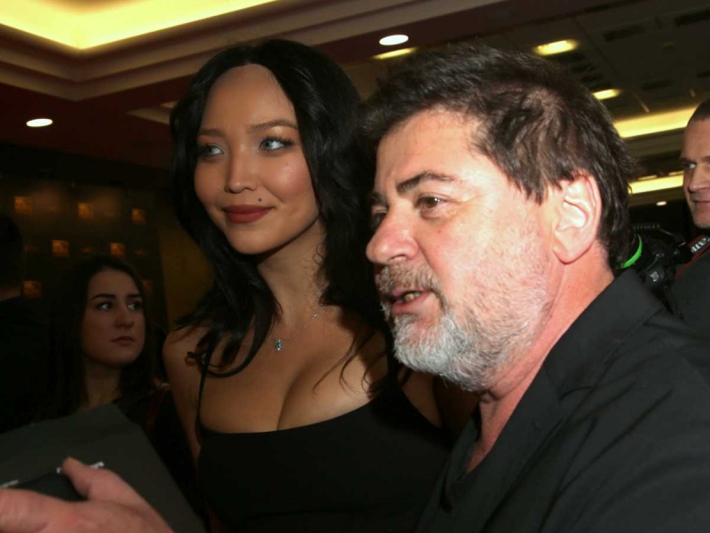 «Идеальная женщина»: молодая жена Цекало поразила безупречной красотой