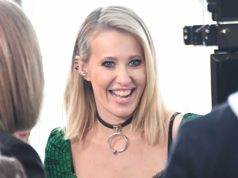 Ксения Собчак выгуляла задорные соски