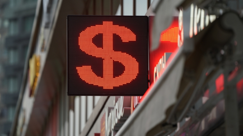 Курс доллара превысил 75 рублей впервые с 4 мая