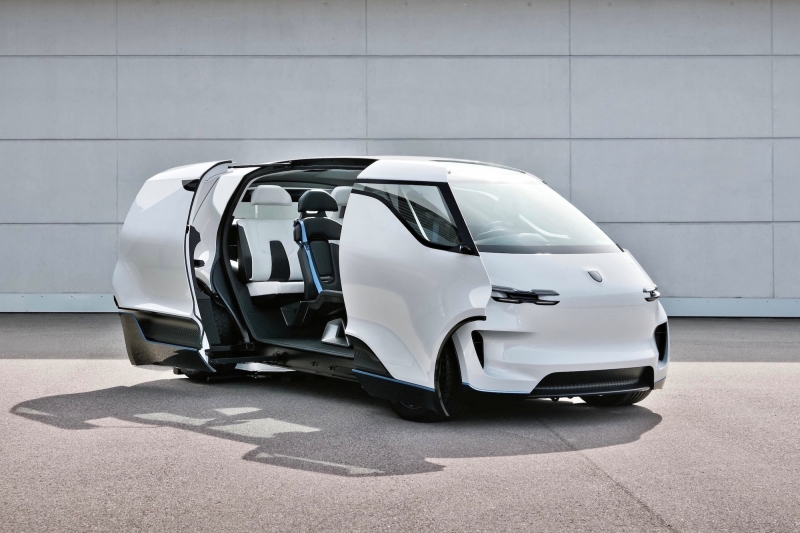 Минивэн Porsche Vision Renndienst показал салон: шесть мест и водитель по центру