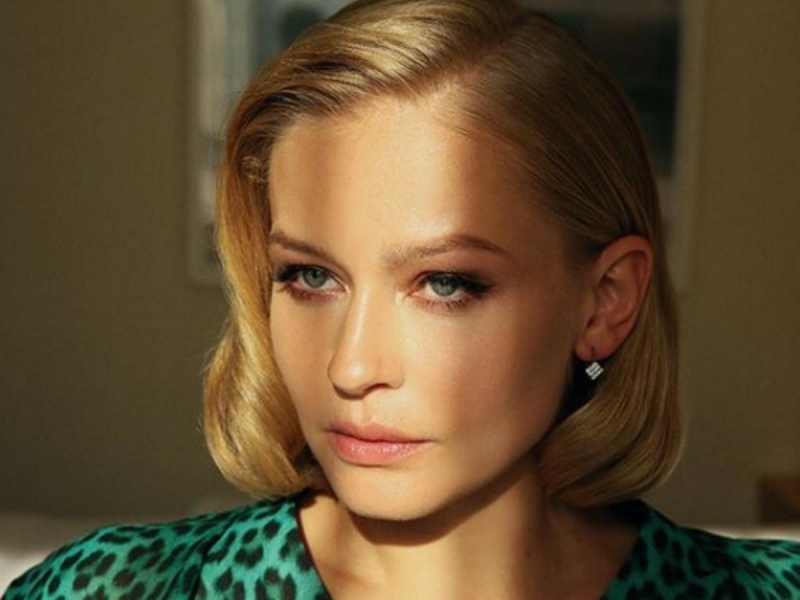 «Мурашки»: обнаженная Юлия Пересильд показала жуткие отметины