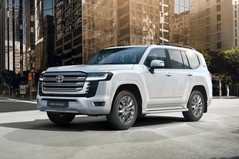 Новый Toyota Land Cruiser 300 стартует в России: пока только с бензиновым турбомотором V6