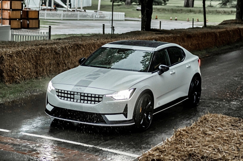 По прозвищу «Зверь»: «горячий» Polestar 2 показался в Гудвуде