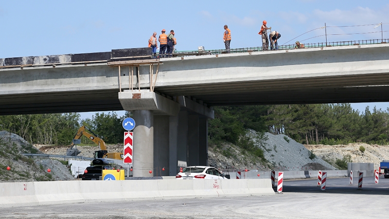 Путин заявил о необходимости следить за ценами при строительстве транспортных объектов
