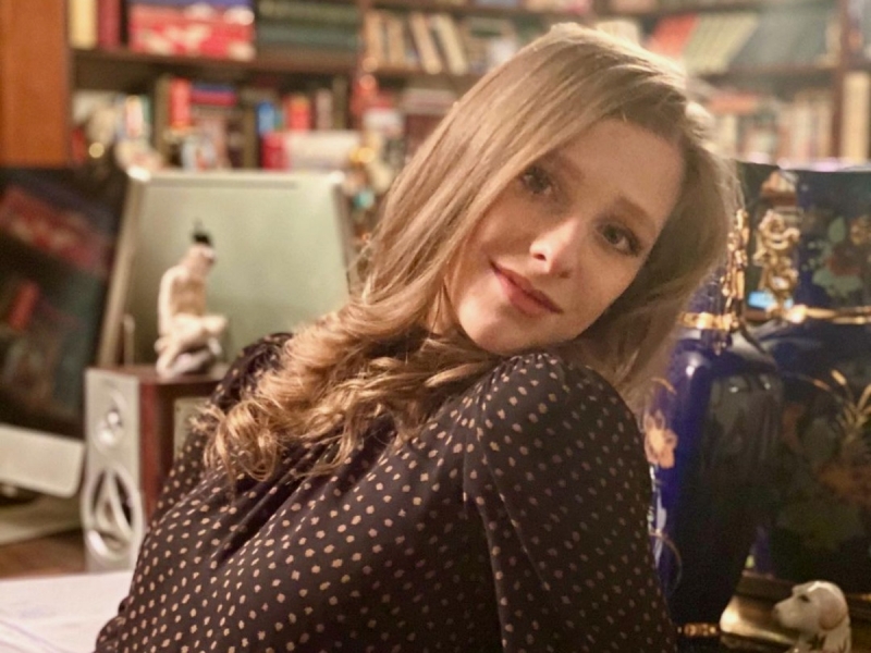 «Сама нежность»: беременная Лиза Арзамасова впечатлила красивой фотосессией