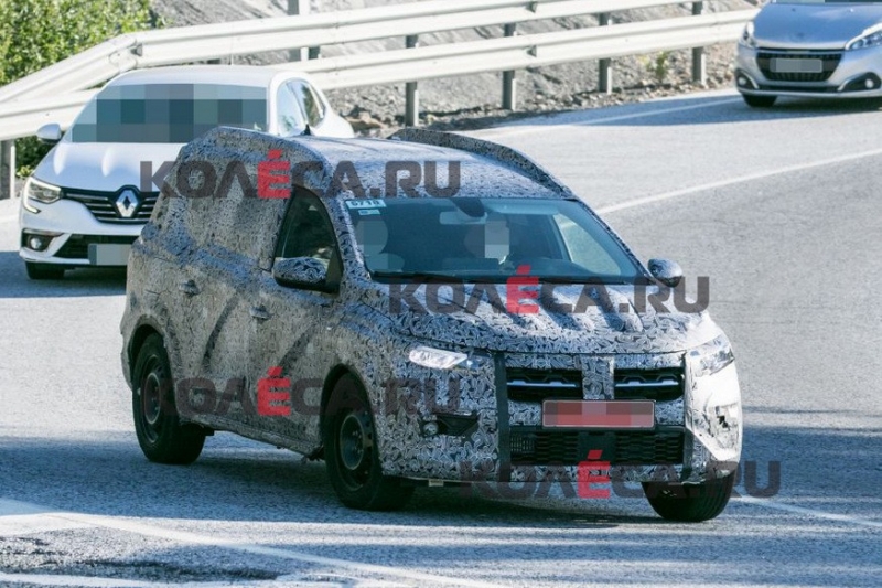 Семиместный брат нового Logan попался фотошпионам: скорее всего, это кросс-версия