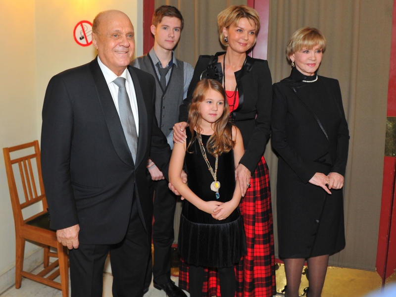 Шикарная недвижимость и авто: что предстоит делить наследникам Меньшова