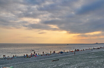 Шторм повредил набережную в Лоо под Сочи 