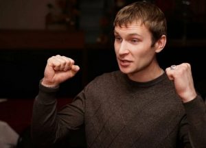 Что мы знаем о жизни Николая Наумова – Коляна из сериала «Реальные пацаны»