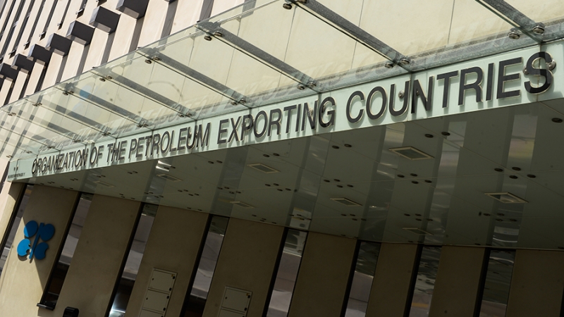 Страны ОПЕК+ продлили соглашение об ограничении добычи до конца 2022 года