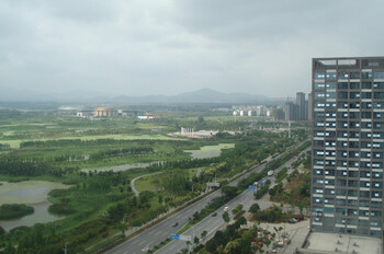 В китайском Сучжоу обрушился отель: есть погибшие и раненые 