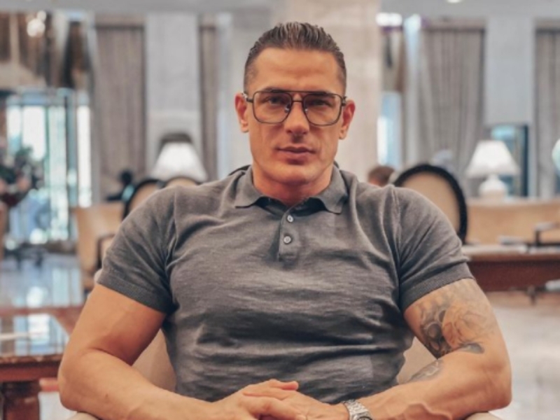 «Всегда меня выслушает»: Курбан Омаров показал, с кем проводит время после расставания с Ксенией Бородиной