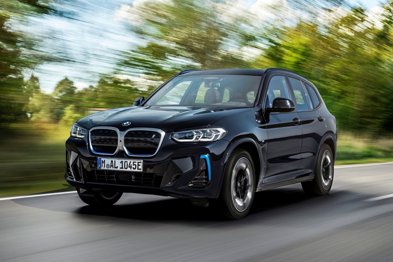 BMW iX3 обновлён через год после дебюта: c пакетом M Sport в базе и прежним «железом»