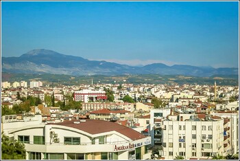 Дожди помогли взять под контроль очаги возгорания в турецкой Анталии