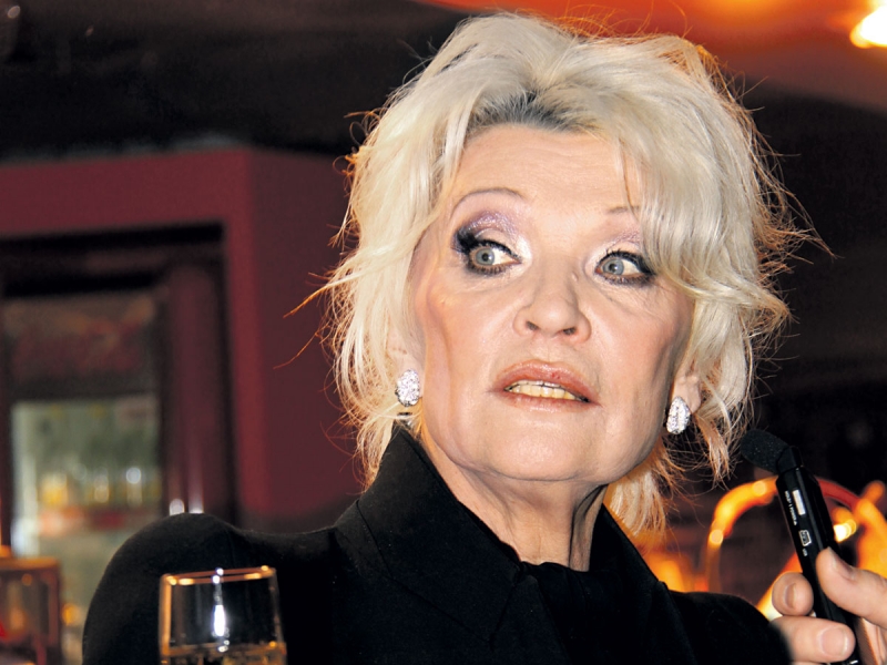 Из-за мощи молодого красавца Светлану Светличную замучили боли