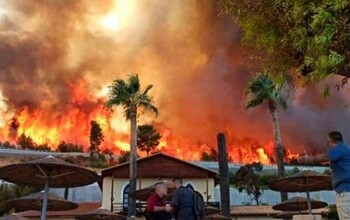 На острове Родос бушуют лесные пожары (ВИДЕО) 