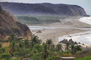 На побережье Мексики обрушился ураган «Грейс»: отменены авиарейсы, эвакуированы туристы