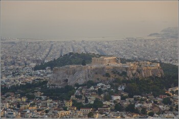 Новый сильный пожар возник рядом с Афинами