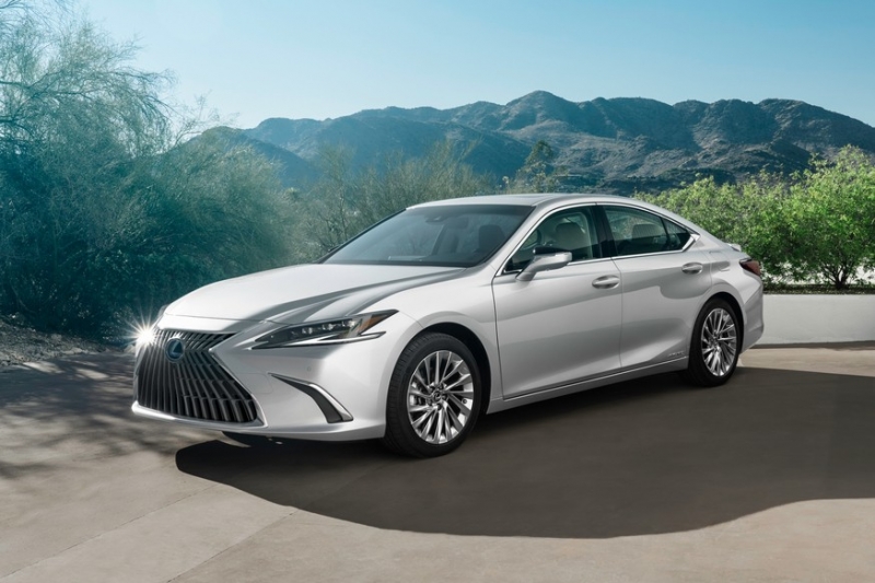 Обновлённый Lexus ES выходит на российский рынок: «в базе» вместо 6АКП теперь вариатор