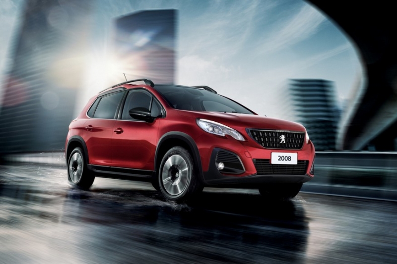 Прежний Peugeot 2008 может задержаться на конвейере: паркетнику прочат очередной рестайлинг