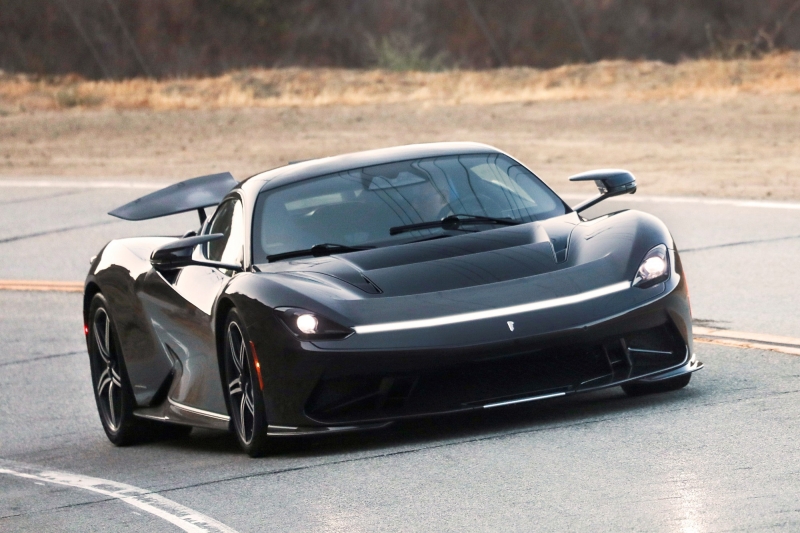 Серийный Pininfarina Battista: «голый» карбон и саундтрек в ритме Вселенной