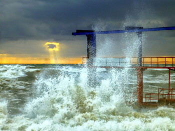 Туристический катер затонул в Севастополе
