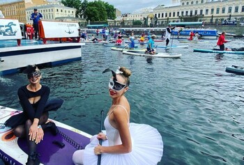 В Петербурге провели фестиваль сапсёрфинга «Фонтанка-SUP»