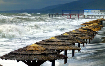 В Сочи вновь объявлено штормовое предупреждение