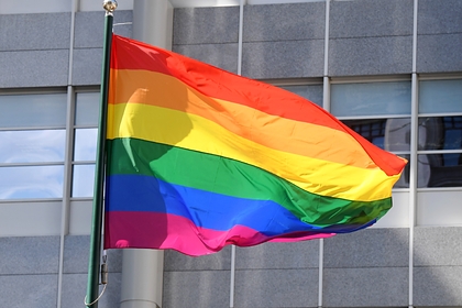 В Венгрии книги с ЛГБТ-тематикой будут продавать в закрытой упаковке