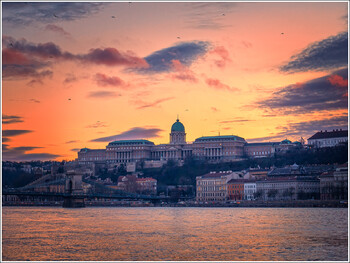 Визовый центр Венгрии в Москве приостановил выдачу туристических виз