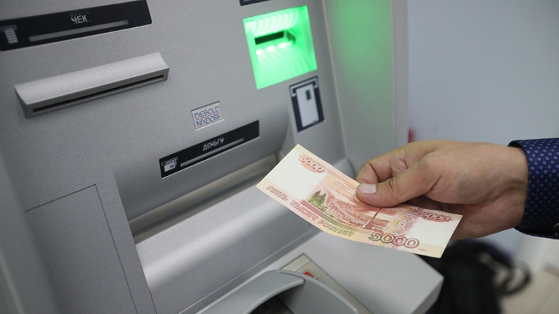 Эксперты прокомментировали призыв ЦБ к проверкам внесения наличных в банкоматах