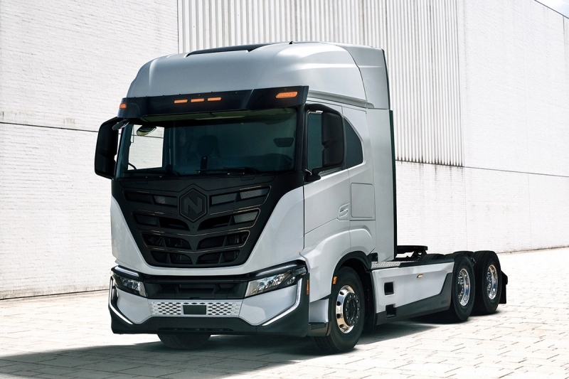 Электрический тягач Nikola Tre станет серийным до конца года, водородный — в 2023 году