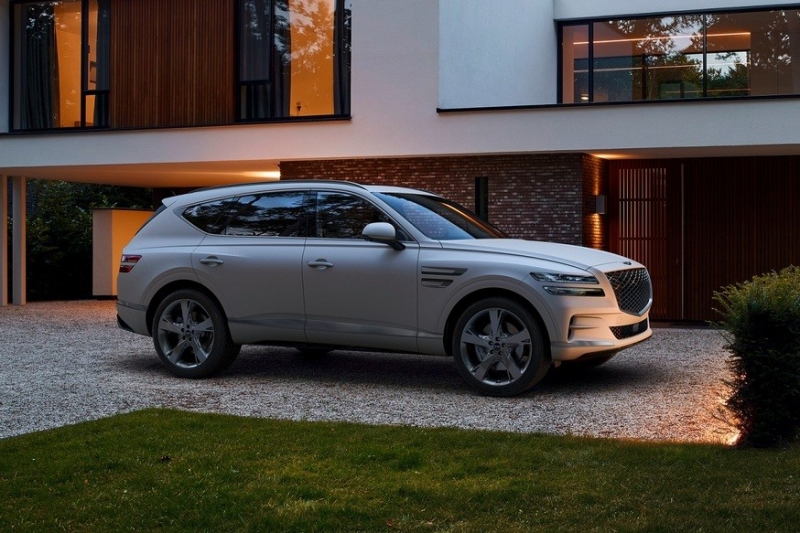 Кроссовер Genesis GV80 довели до 2022 модельного года: шестиместная версия и другие обновки