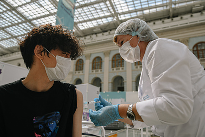 Лавров призвал Запад перестать политизировать российские вакцины от COVID-19