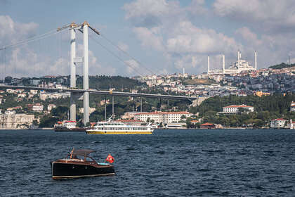 Названа возможная причина столкновения сухогрузов в Босфоре