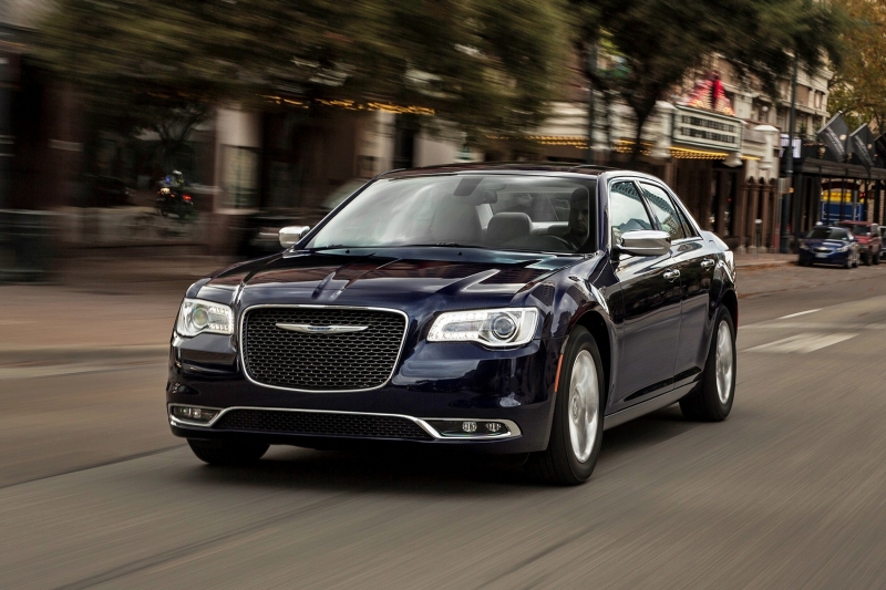 Не время умирать: «древний» Chrysler 300 задержится на конвейере