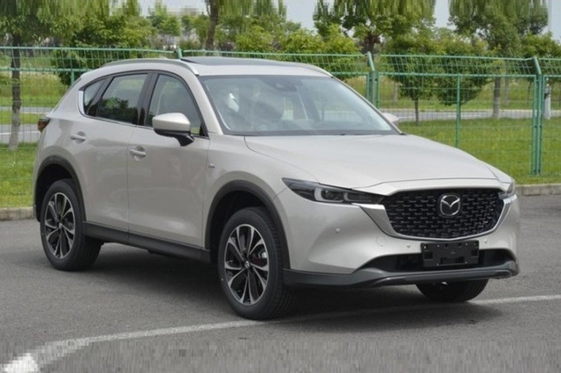 Обновлённая Mazda CX-5 раскрылась досрочно: кроссоверу освежили дизайн