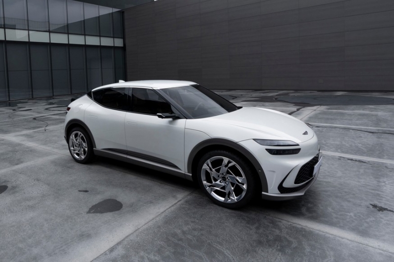 Паркетник Genesis GV60: сканеры, «хрустальный шар» и только одна батарея