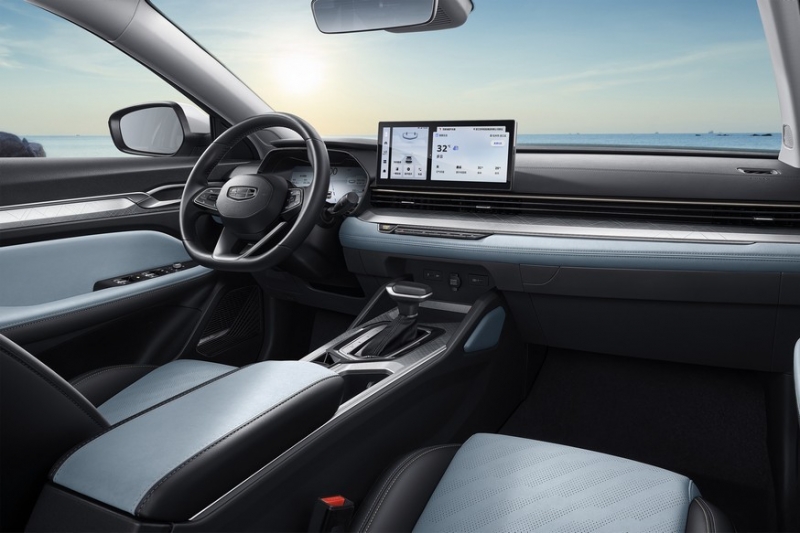 Теперь официально: Geely показала салон породнившегося с Coolray седана Emgrand GL