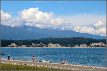 В Абхазии турист из Самары ранил ножом двух человек