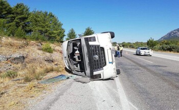 В Турции перевернулся автобус с туристами