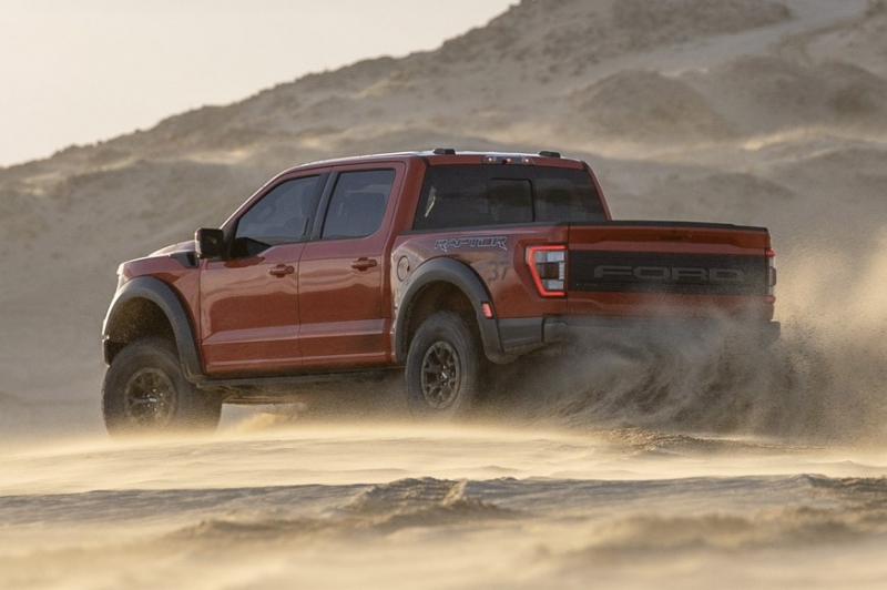«Заряженный» пикап готовят к производству: Ford F-150 Raptor R придётся ещё подождать