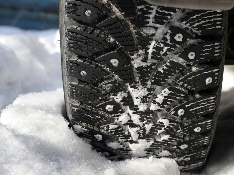 Авито: спрос на зимние шины в России достиг сезонного пика