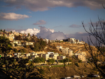 Израиль откроется для туристов, привитых одобренными ВОЗ вакцинами