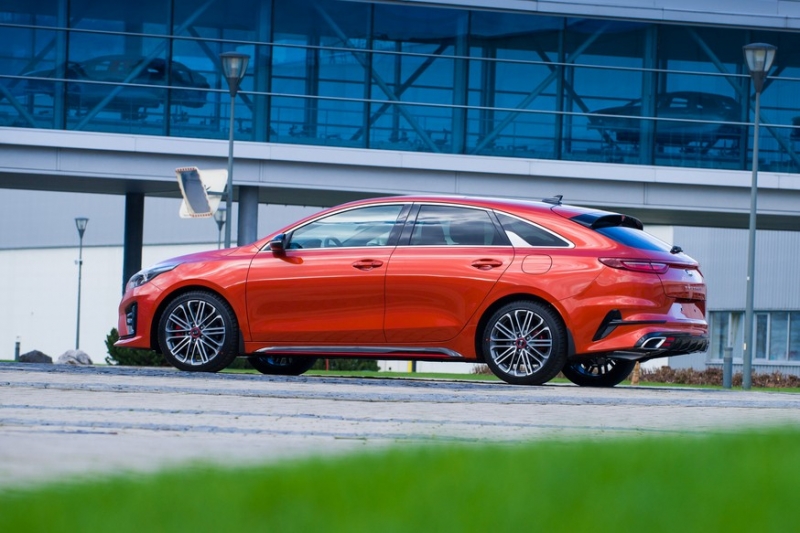 Линейка Kia Ceed сократится в России после рестайлинга: универсал ProCeed покинет рынок