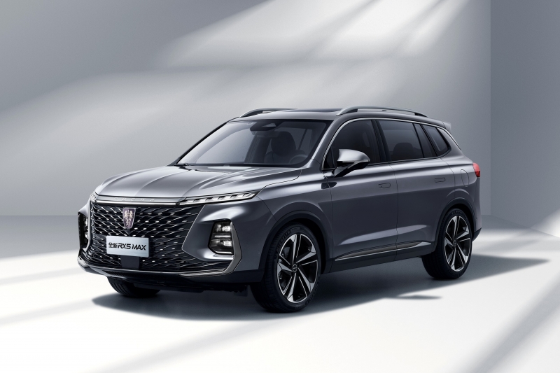 Падать, так с цветомузыкой: Roewe RX5 Max обновлён на фоне обвала продаж