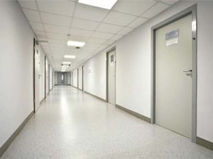 Медицинские двери: преимущества, область применения